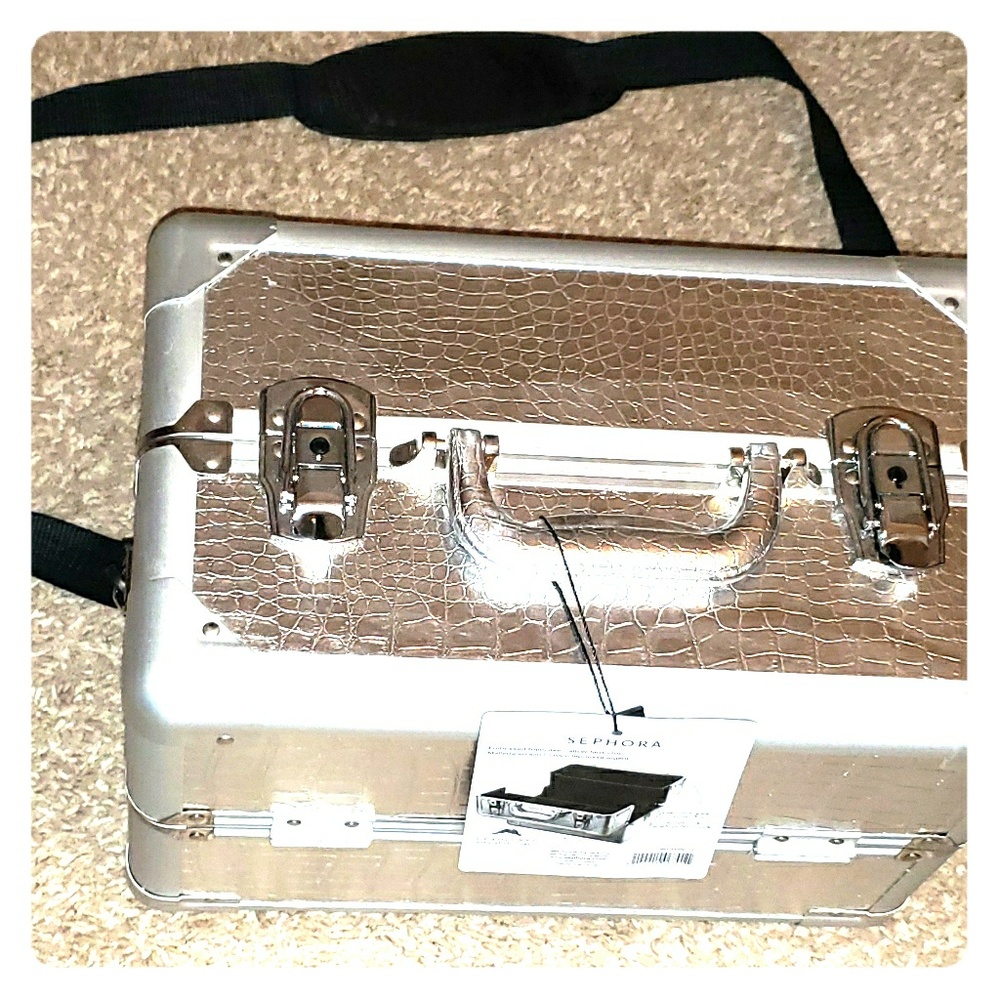 Sephora Collection Embossed Traincase- Silver